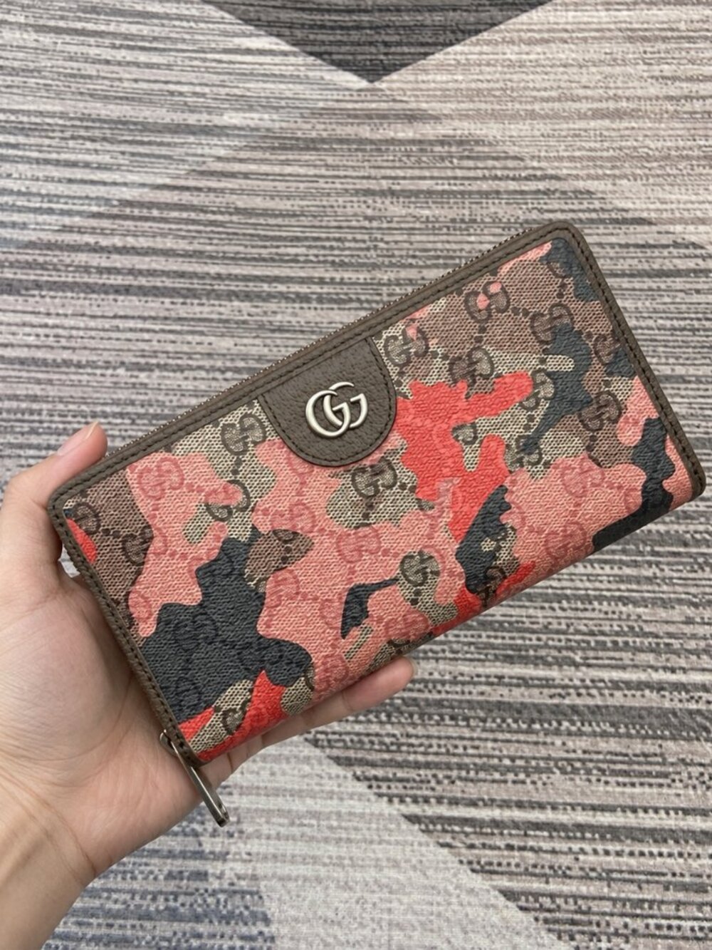 GUCCI GG Zip-around Wallet